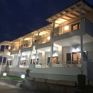 https://filoxenia-studios.hotelschalkidiki.net